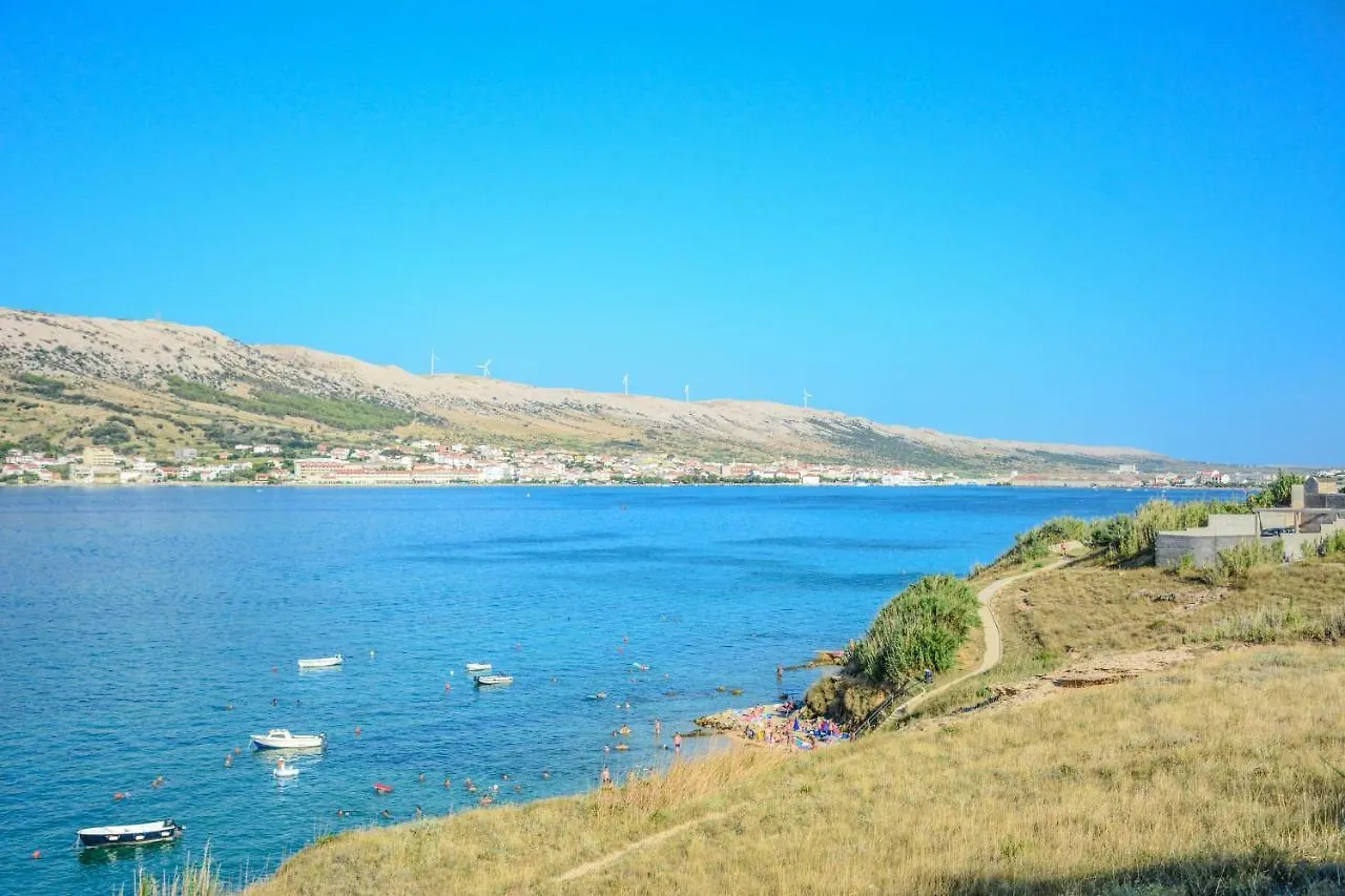 Apartmani Prvi Red Do Mora Pag Town