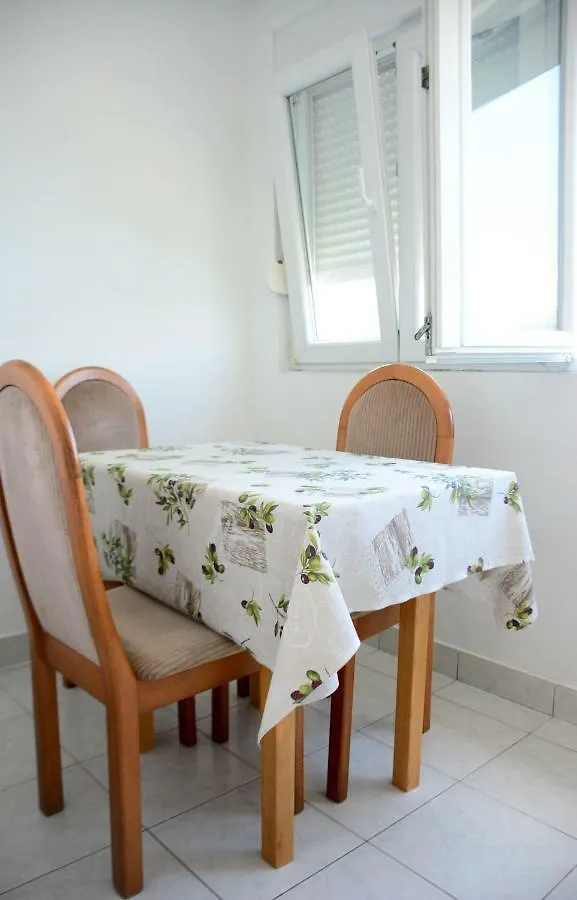 Apartmani Prvi Red Do Mora Pag Town Lejlighed