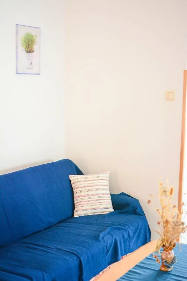 Apartmani Prvi Red Do Mora Pag Town 0*,