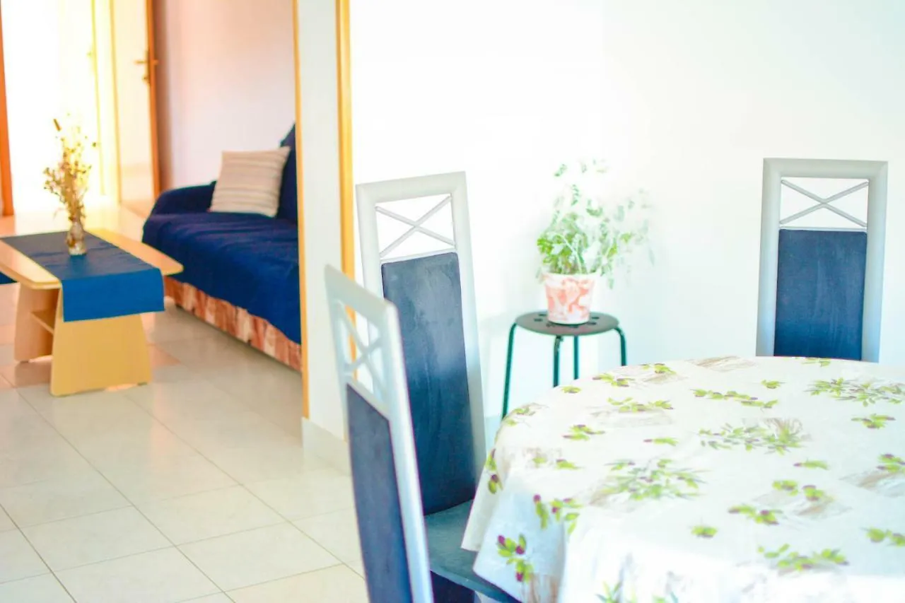 Apartmani Prvi Red Do Mora Pag Town 0*,  Kroatien
