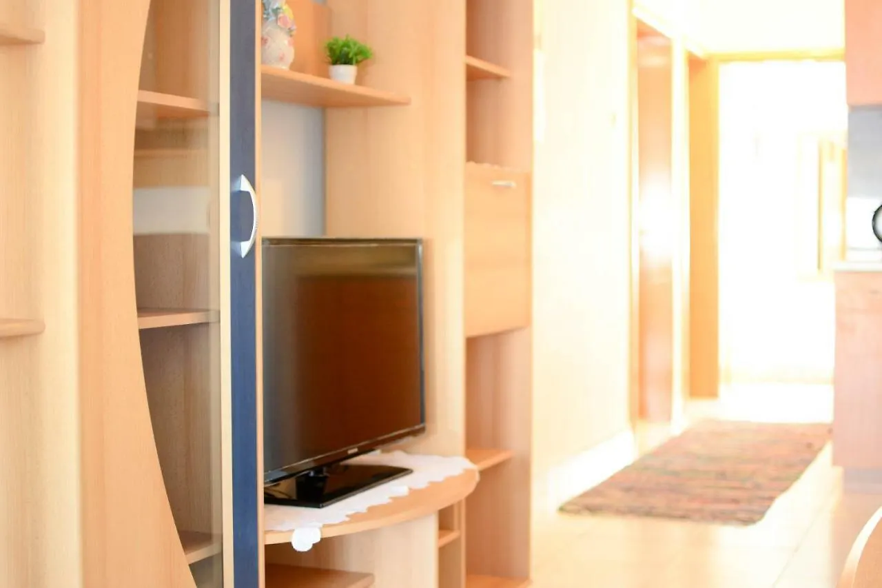 Apartmani Prvi Red Do Mora Pag Town Lejlighed